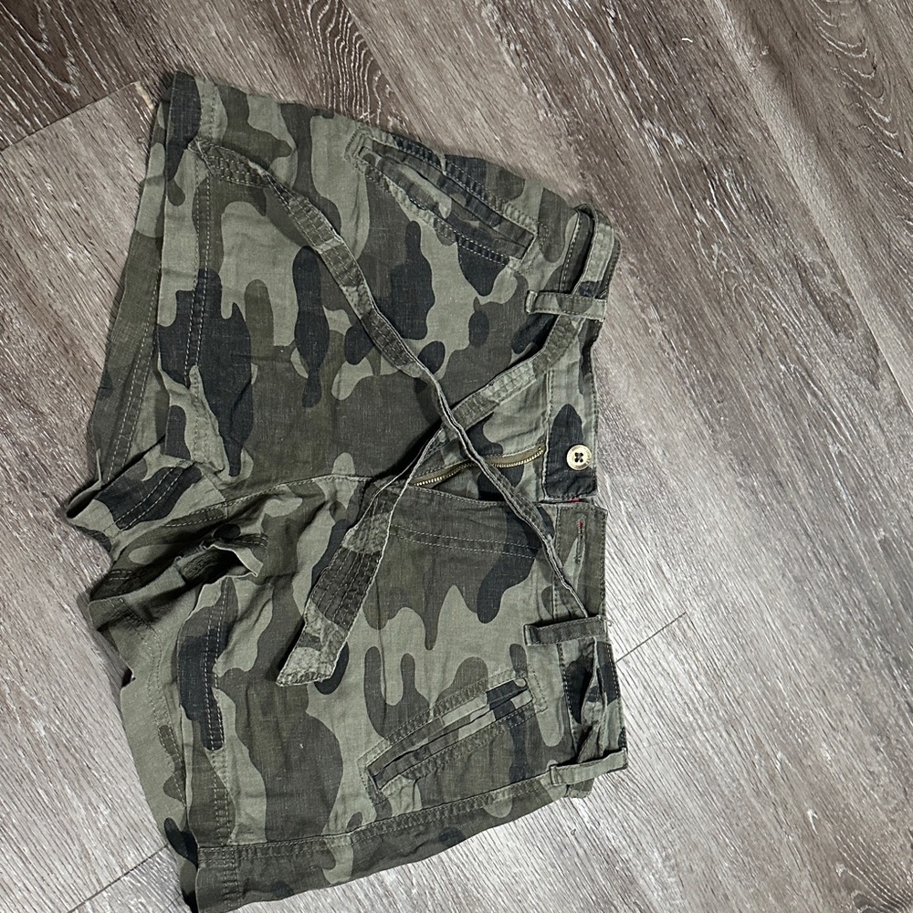 Guess Camouflage Women's Cargo Shorts